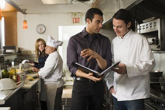 Restaurant leadership between manager and head-chef